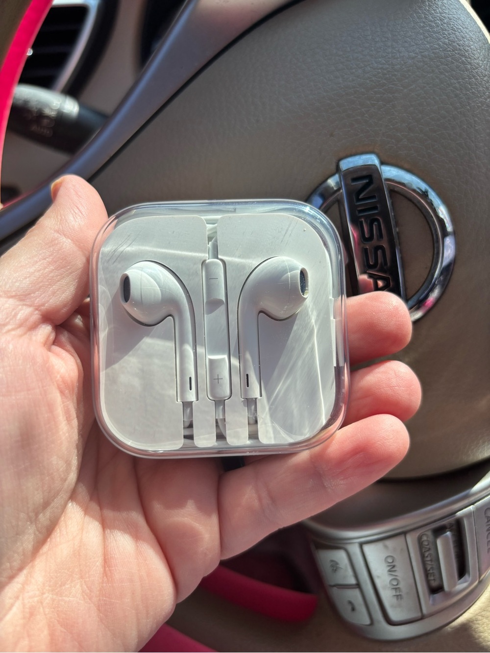 Apple White Wired Earbuds with In-line Remote and Carrying Case